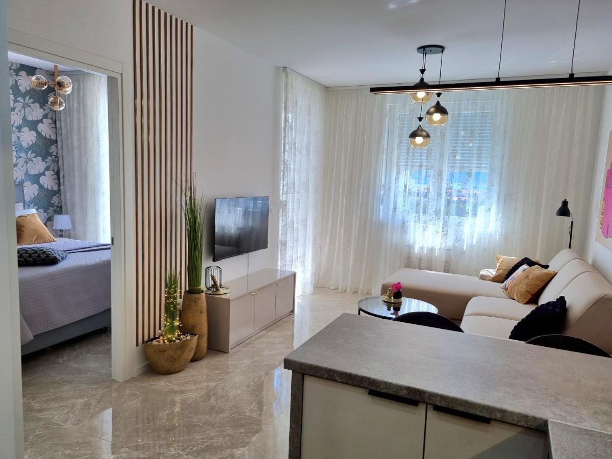Apartment "50 Shades" With Balcony And Free Parking In The Garage Zadar Eksteriør billede