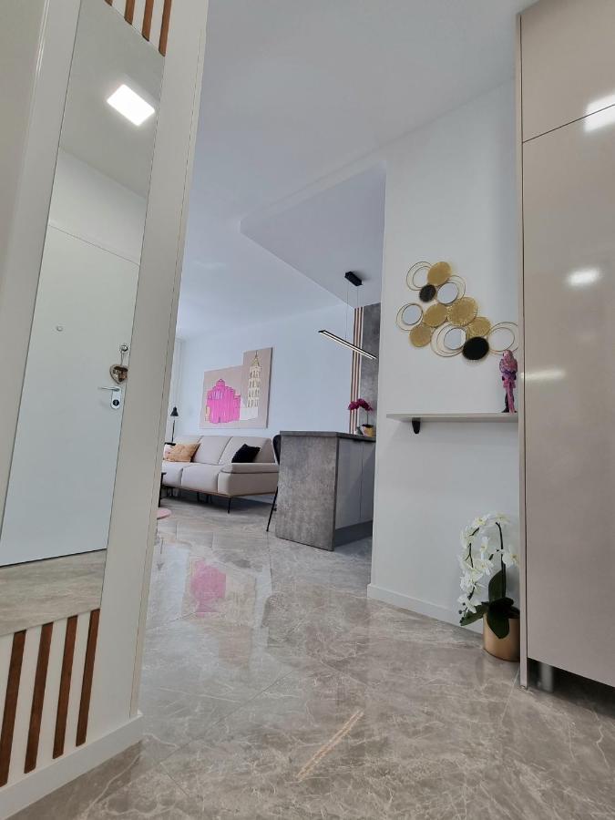 Apartment "50 Shades" With Balcony And Free Parking In The Garage Zadar Eksteriør billede