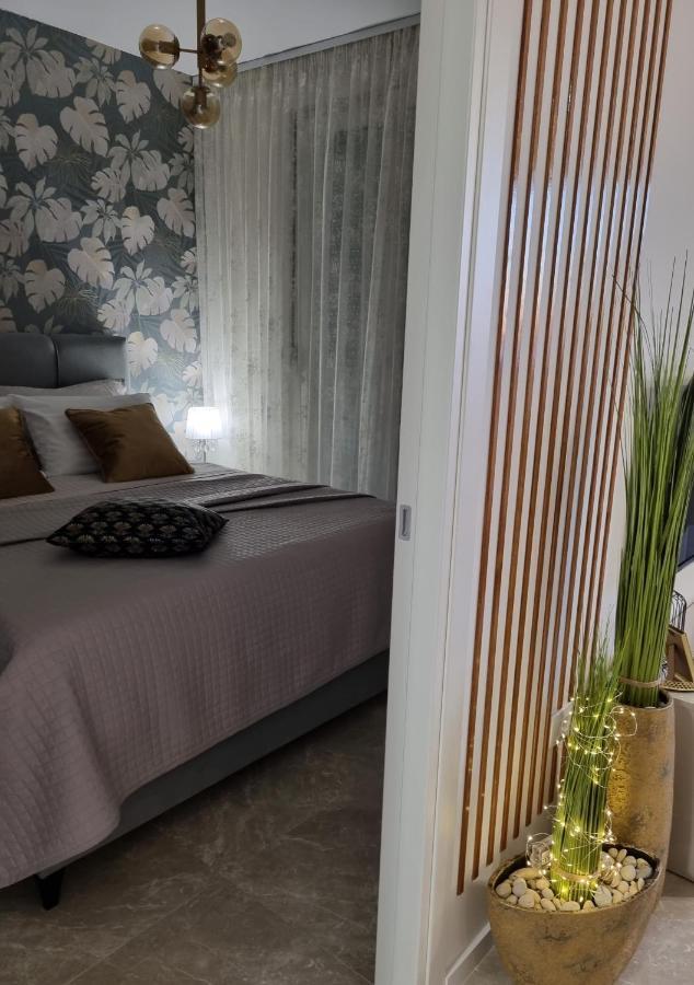 Apartment "50 Shades" With Balcony And Free Parking In The Garage Zadar Eksteriør billede