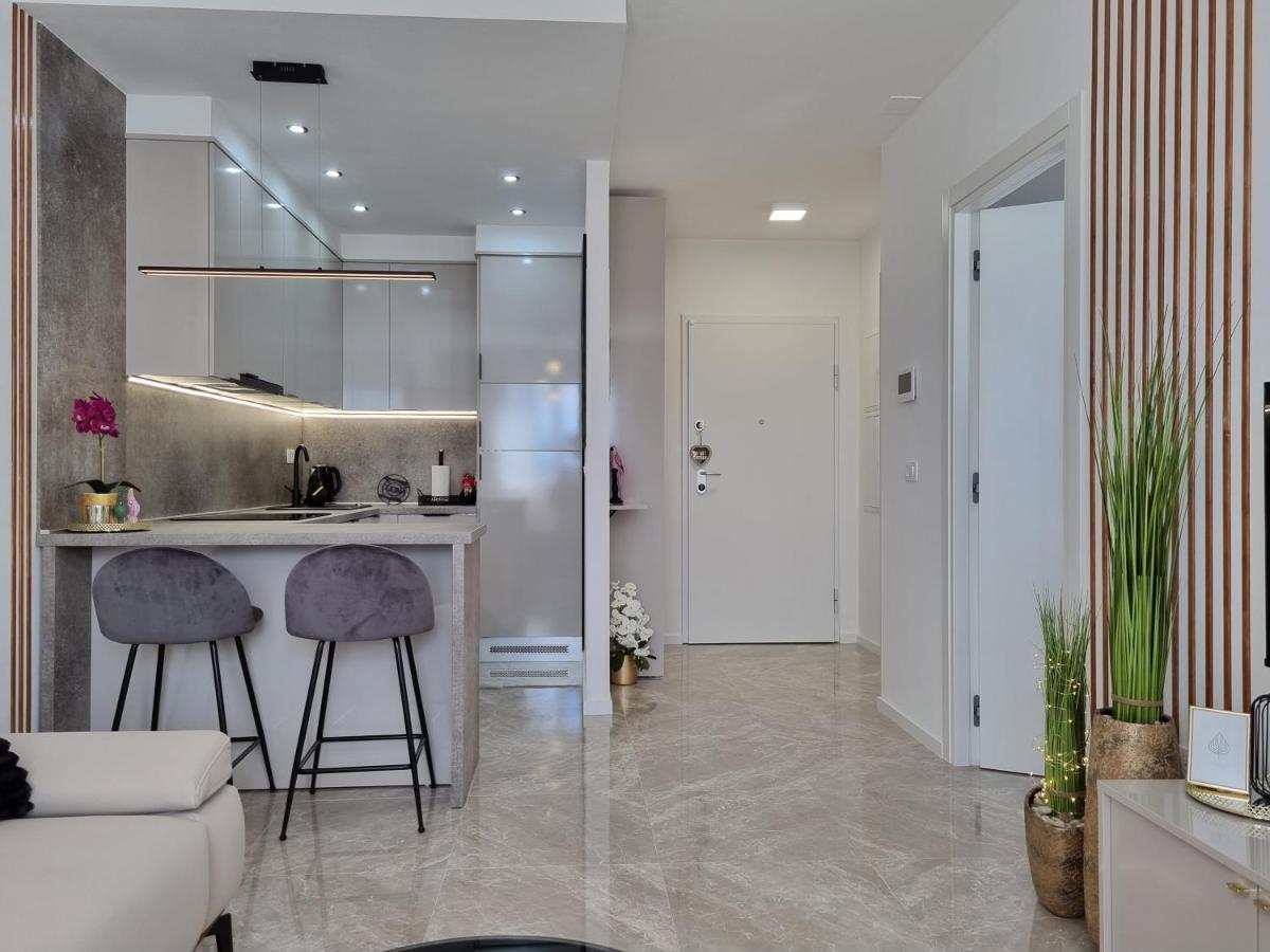 Apartment "50 Shades" With Balcony And Free Parking In The Garage Zadar Eksteriør billede
