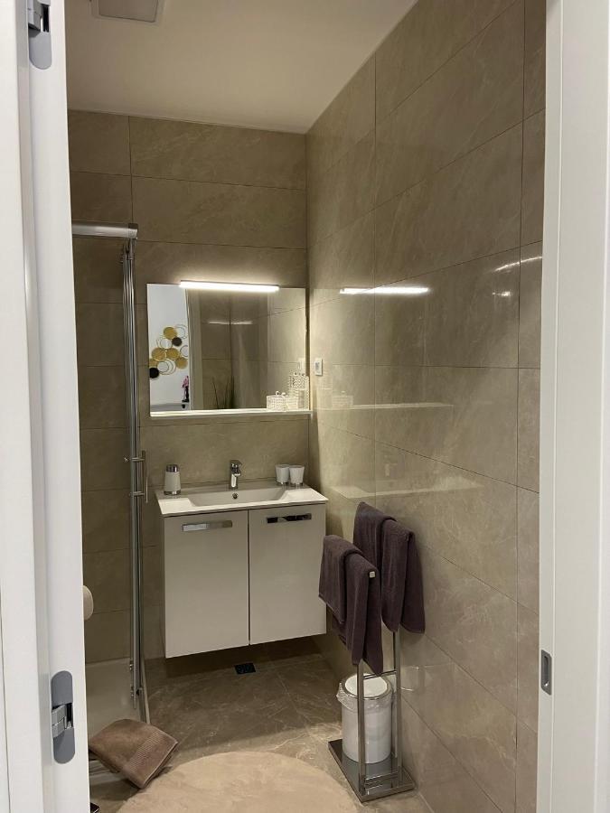 Apartment "50 Shades" With Balcony And Free Parking In The Garage Zadar Eksteriør billede