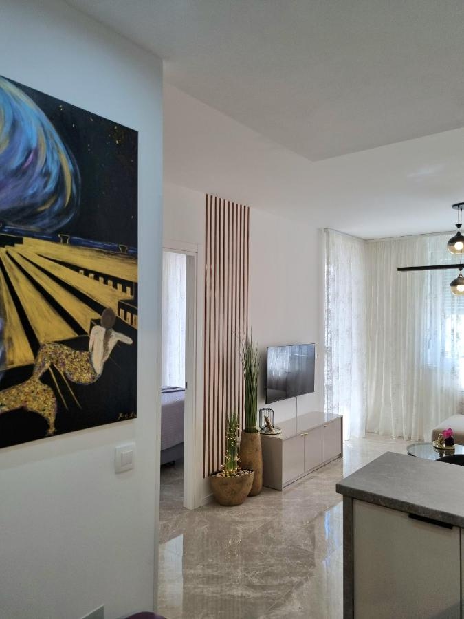 Apartment "50 Shades" With Balcony And Free Parking In The Garage Zadar Eksteriør billede