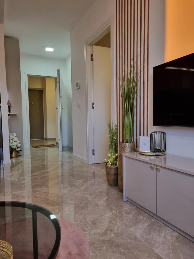 Apartment "50 Shades" With Balcony And Free Parking In The Garage Zadar Eksteriør billede