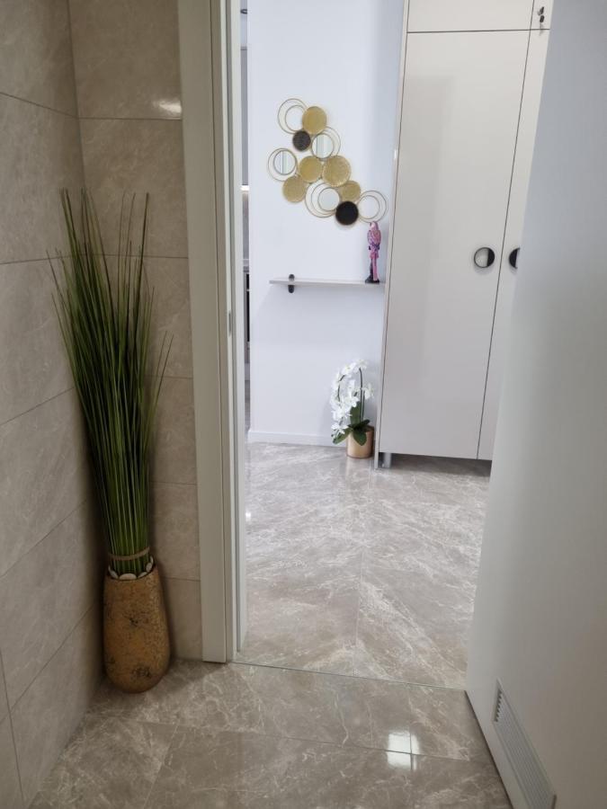 Apartment "50 Shades" With Balcony And Free Parking In The Garage Zadar Eksteriør billede